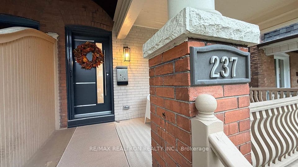 237 Melita Avenue, Toronto, ON M6G 2A1 – photo 2