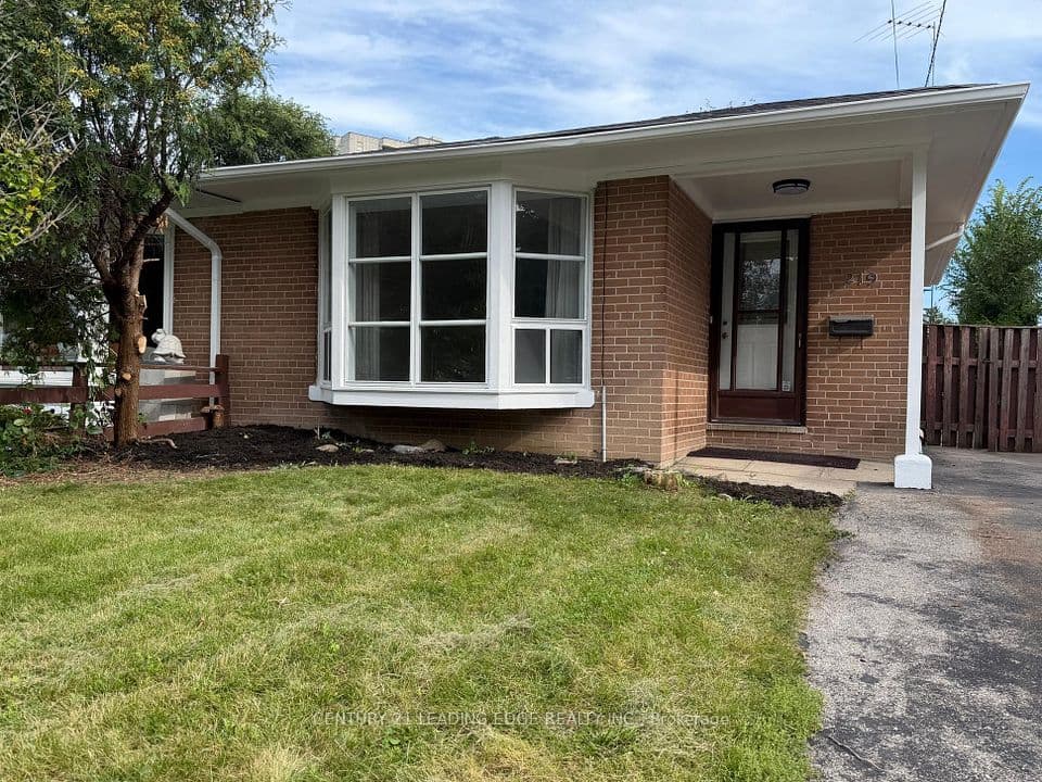 219 Lynedock Crescent, Toronto, ON M3A 2B5 – photo 2