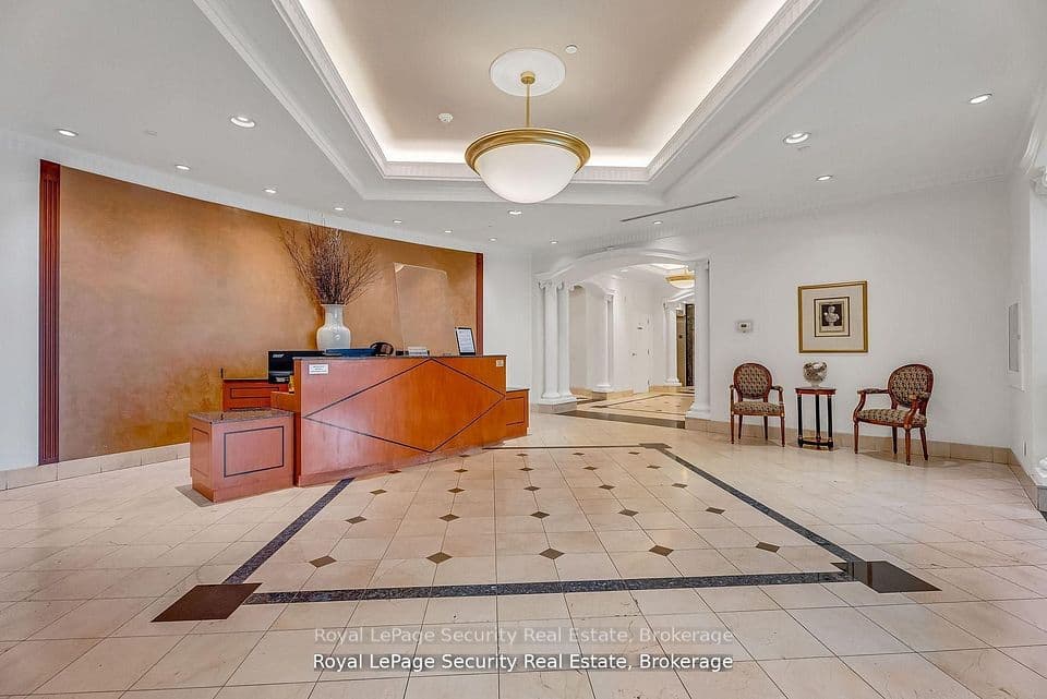 980 Yonge Street 403, Toronto, ON M4W 3V8 – photo 3