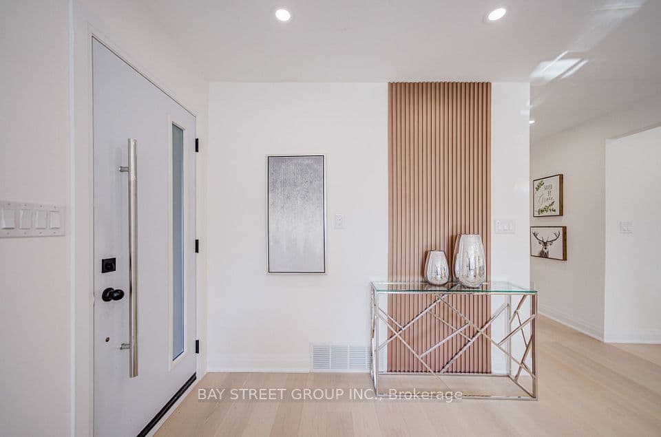 60 Warner Avenue, Toronto, ON M4A 1Z4 – photo 2