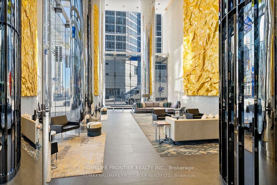 10 York Street 2711, Toronto, ON M5J 0E1 – photo 2