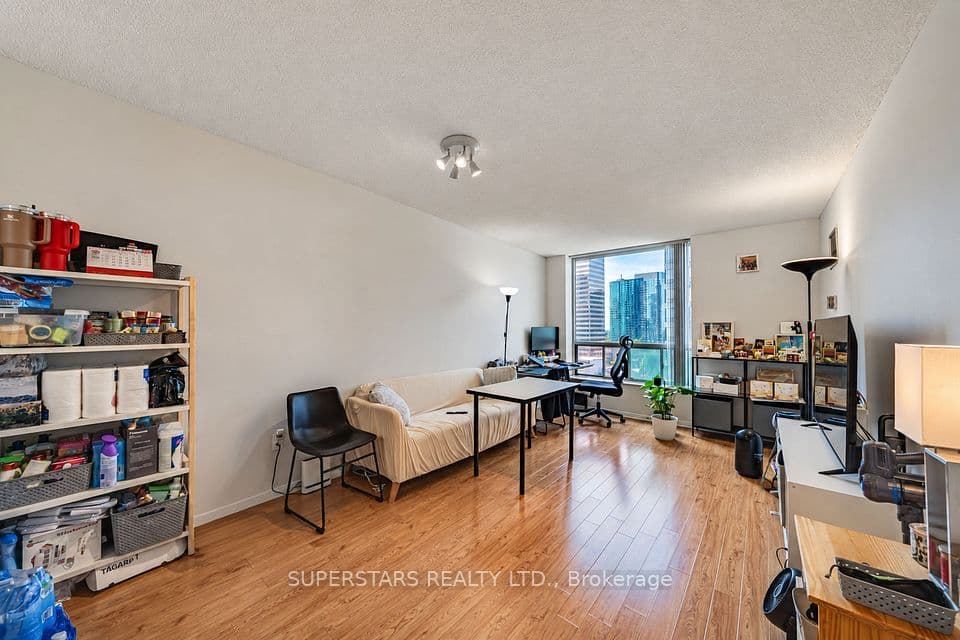 28 Pemberton Avenue 1110, Toronto, ON M2M 4L1 – photo 3