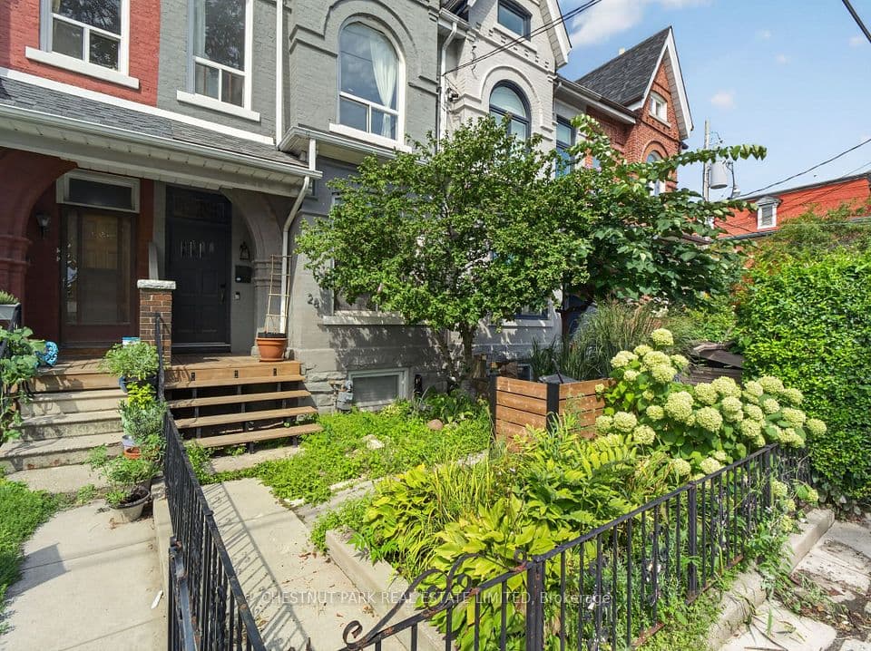 28 Robinson Street, Toronto, ON M6J 1L2 – photo 2