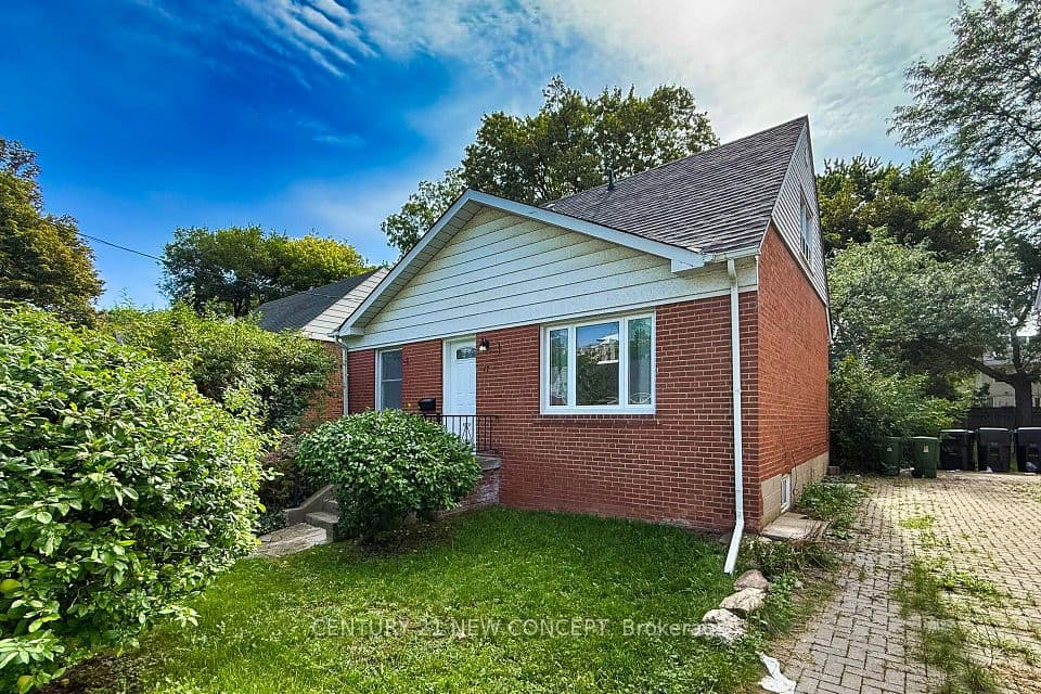 17 Lyndale Drive, Toronto, ON M2N 2X9 – photo 3