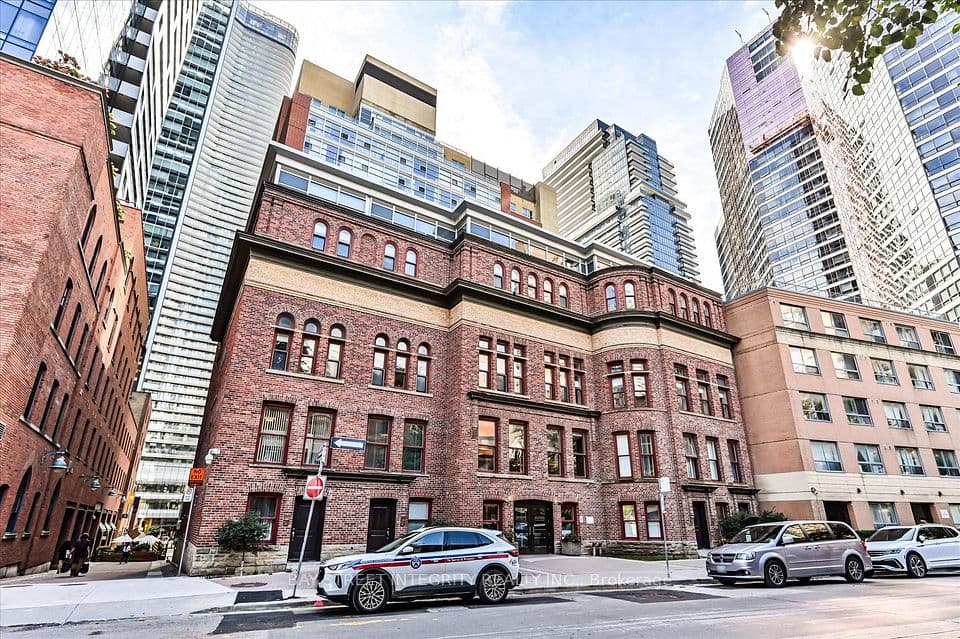 11 St Joseph Street 713, Toronto, ON M4Y 3G4 – main photo