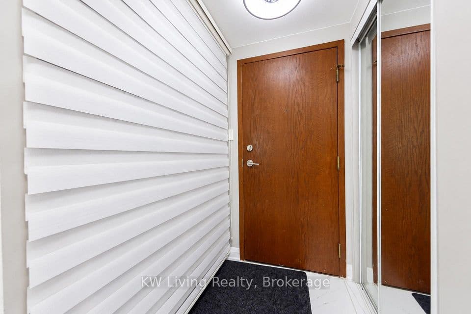 10 Yonge Street 1702, Toronto, ON M5E 1R4 – main photo