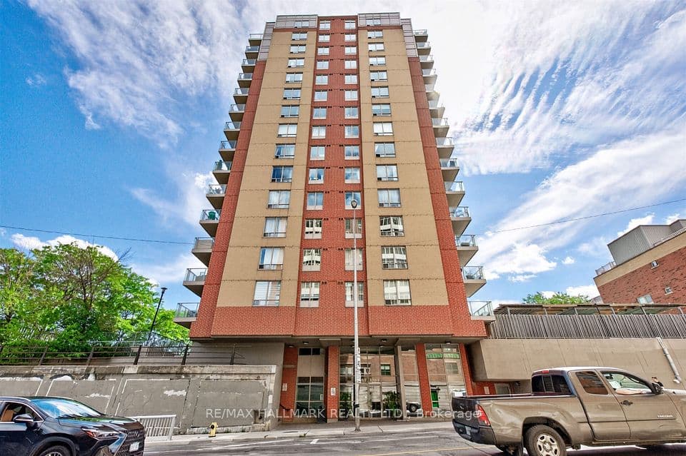 1369 Bloor Street W 806, Toronto, ON M6P 4J4 – main photo
