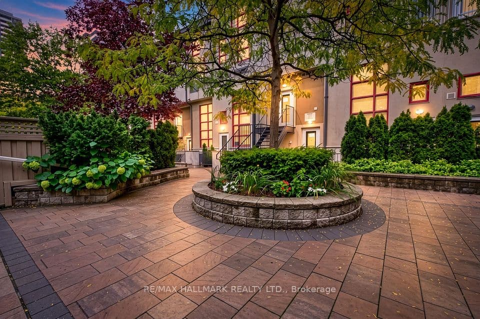 21 Earl Street 103, Toronto, ON M4Y 3C8 – photo 2