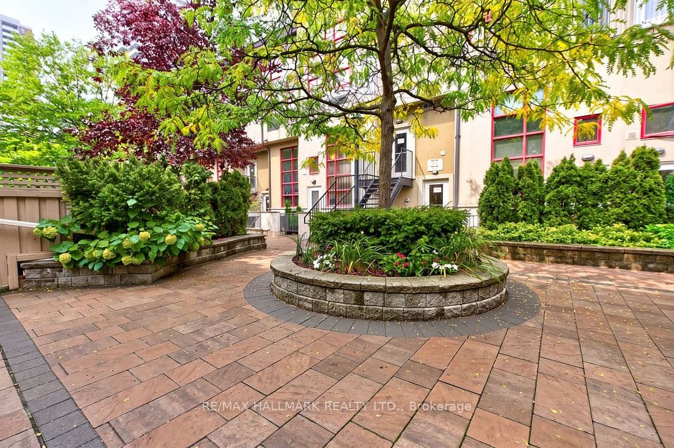 21 Earl Street 103, Toronto, ON M4Y 3C8 – main photo