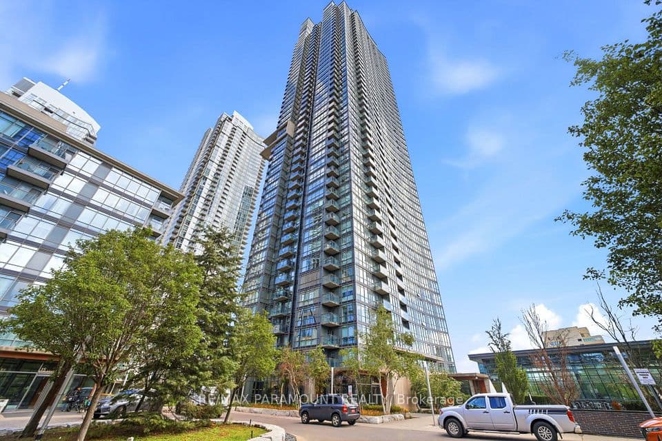 11 Brunel Court 215, Toronto, ON M5V 3Y3 – main photo