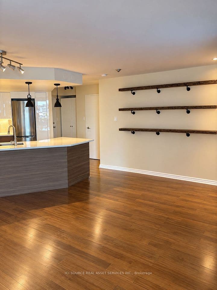 77 Maitland Place 1226, Toronto, ON M4Y 2V6 – photo 2