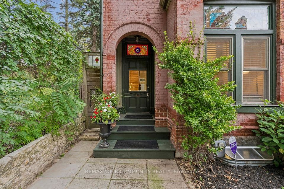 21 Laurier Avenue E, Toronto, ON M4X 1S2 – photo 3