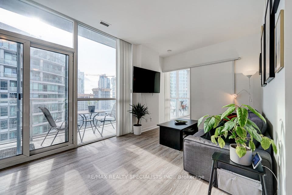 352 Front Street 2305, Toronto, ON M5V 0K3 – photo 3