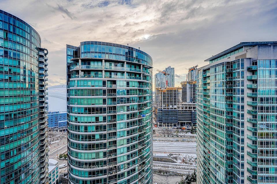 352 Front Street 2305, Toronto, ON M5V 0K3 – photo 2