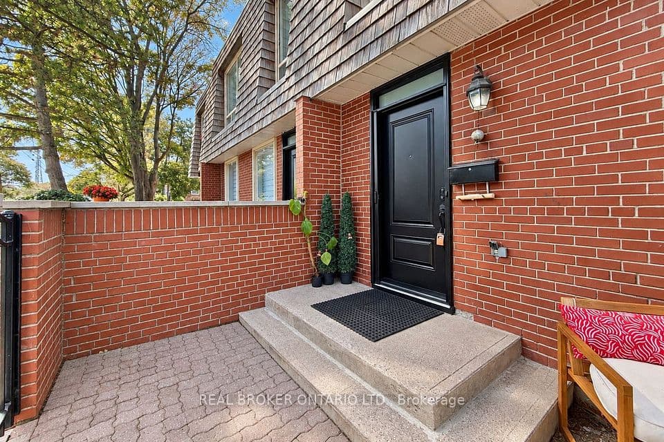 69 Upper Canada Drive 3, Toronto, ON M2P 2A2 – photo 3