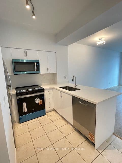 219 Fort York Boulevard 2506, Toronto, ON M5V 1B1 – photo 3