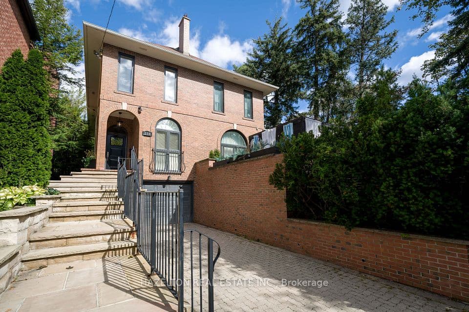 230 Glen Road, Toronto, ON M4W 2X3 – main photo