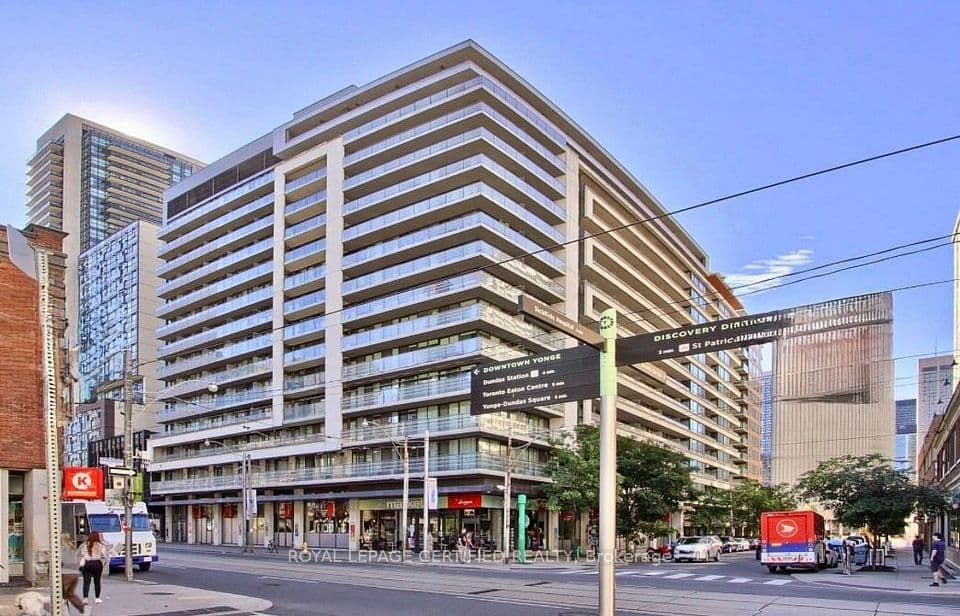 111 Elizabeth Street 552, Toronto, ON M5G 1P7 – main photo