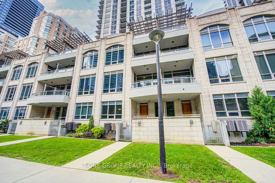 761 Bay Street TH 8, Toronto, ON M5G 2R2 – main photo