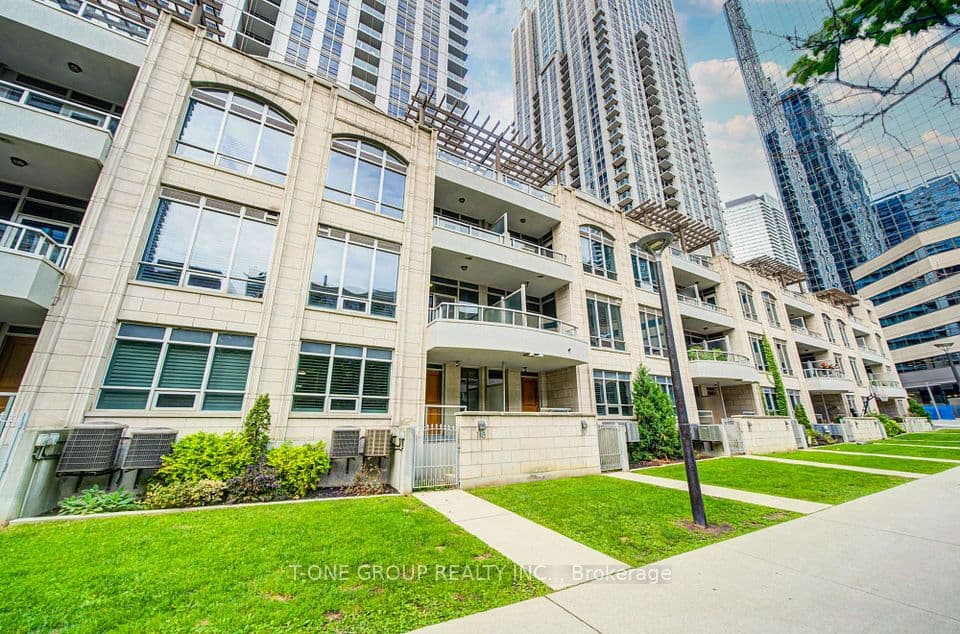 761 Bay Street TH 8, Toronto, ON M5G 2R2 – photo 3