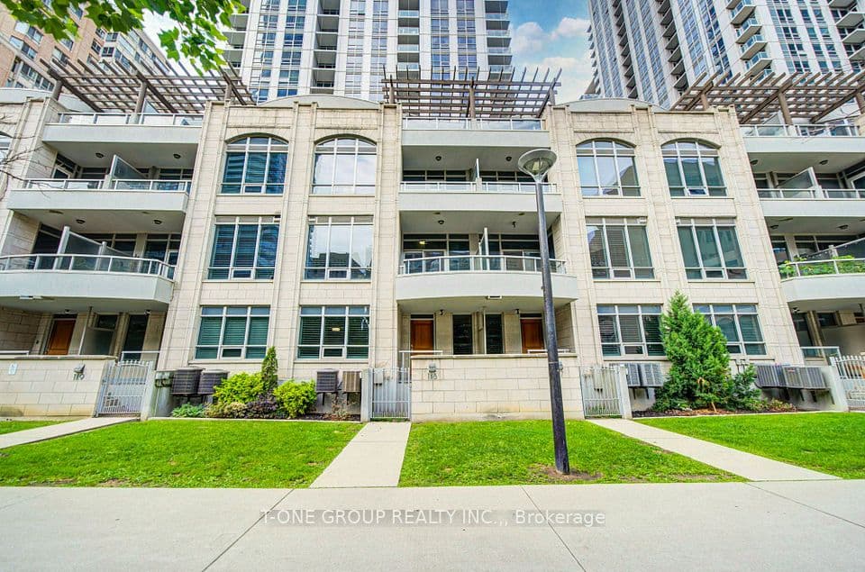 761 Bay Street TH 8, Toronto, ON M5G 2R2 – photo 2