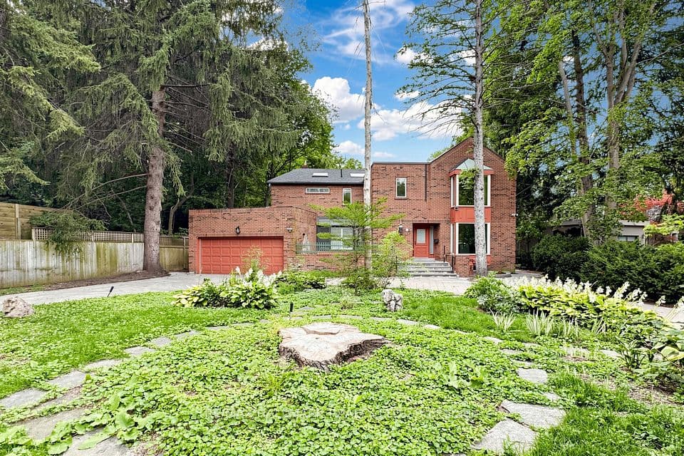 40 Donino Avenue, Toronto, ON M4N 2W7 – main photo