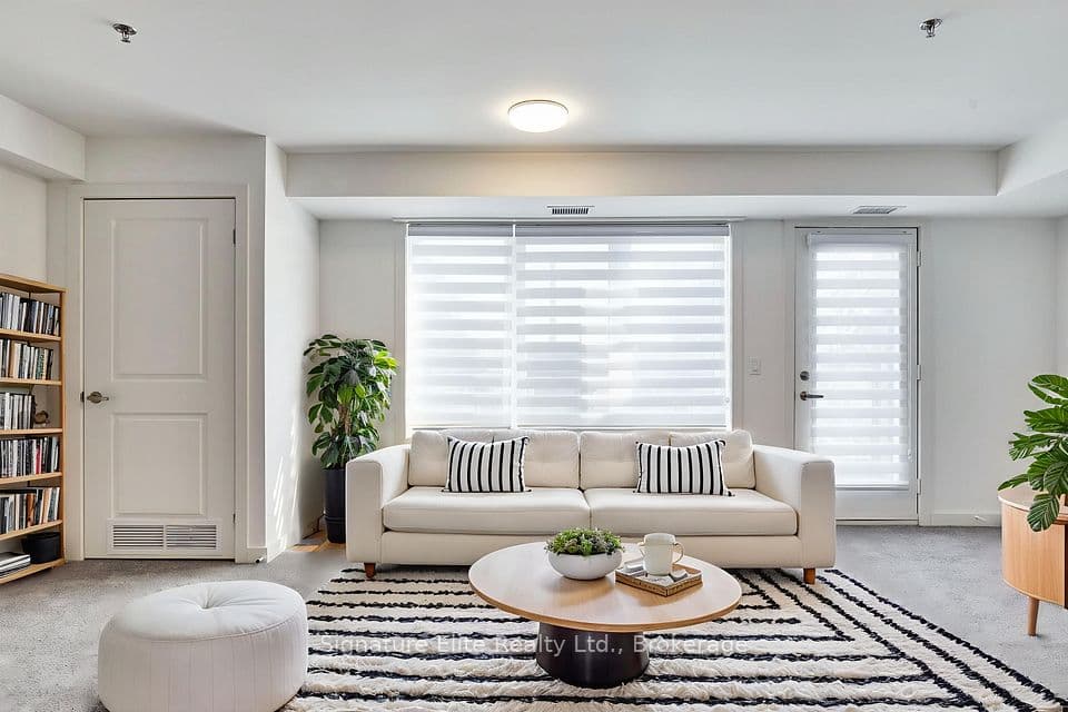 45 Connaught Avenue 402, Toronto, ON M4L 2V8 – main photo