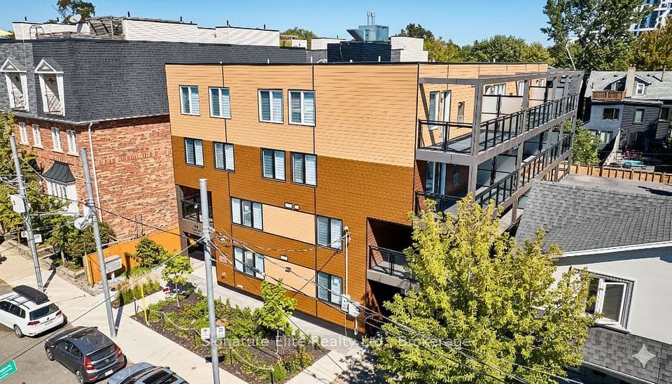 45 Connaught Avenue 404, Toronto, ON M4L 2V8 – main photo