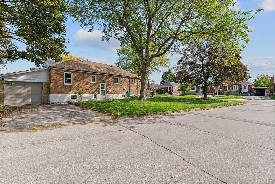 106 FLORA Drive, Toronto, ON M1P 1A8 – photo 3