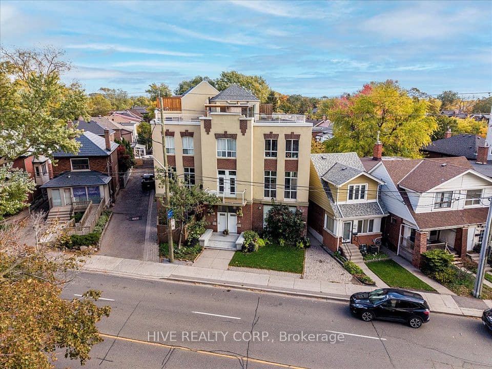 957 Broadview Avenue D, Toronto, ON M4K 2R5 – main photo