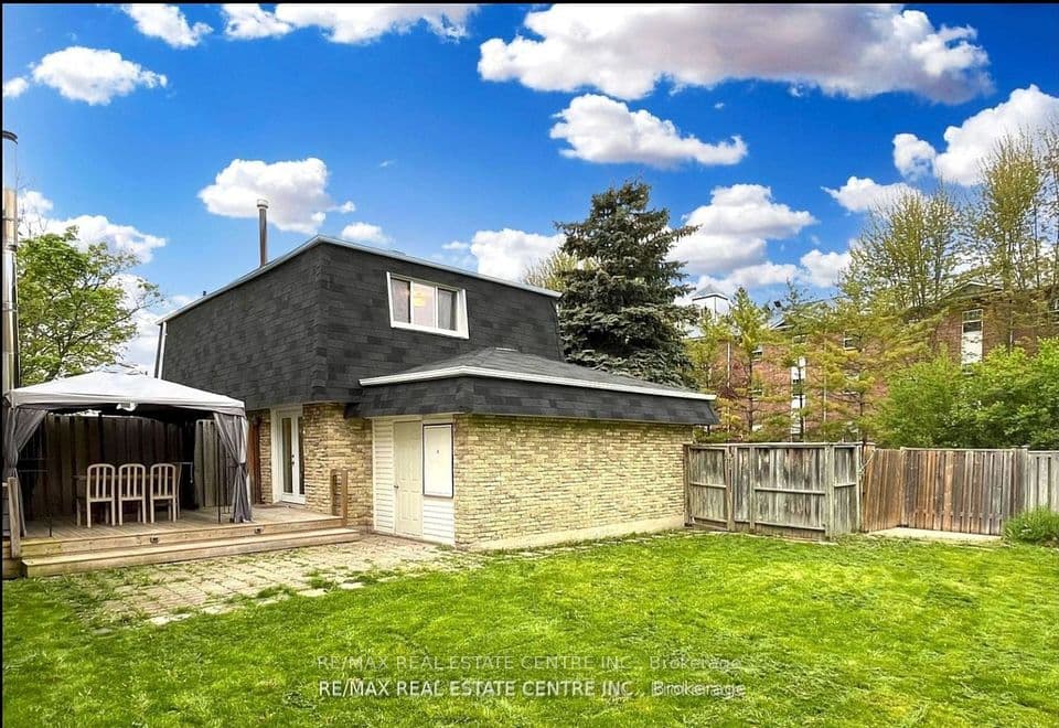 25 Ivanic Court, Whitby, ON L1N 6E3 – photo 2