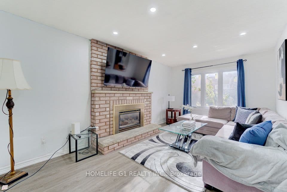 1695 Major Oaks Road, Pickering, ON L1X 1X2 – photo 3