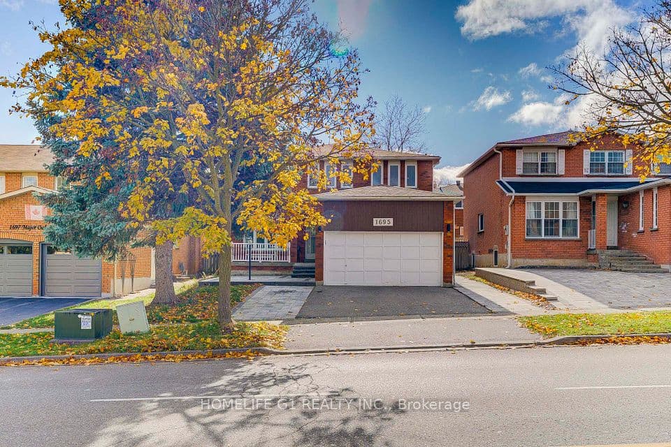 1695 Major Oaks Road, Pickering, ON L1X 1X2 – main photo