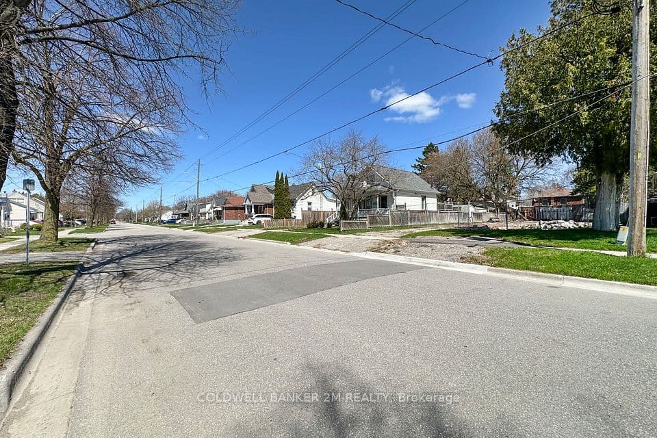 305 Oshawa Boulevard S, Oshawa, ON L1H 5R9 – photo 2