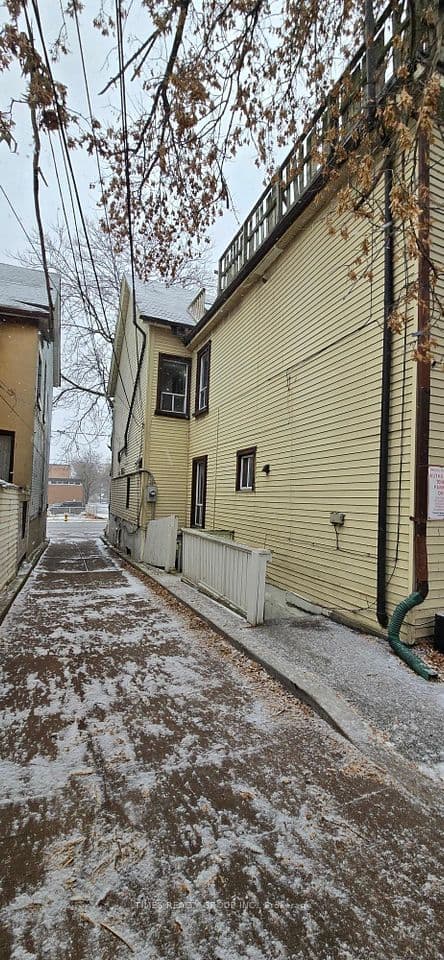 930 Dundas Street E, Toronto, ON M4M 1R3 – photo 2