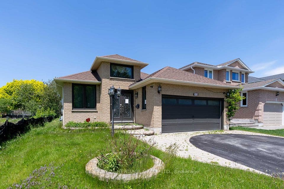 305 Sandringham Drive, Clarington, ON L1E 3A7 – main photo