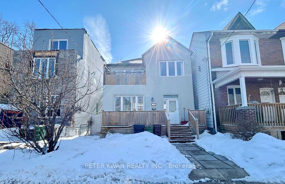 1543 Dundas Street E, Toronto, ON M4L 1K6 – main photo