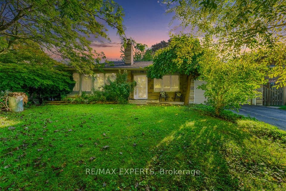 19 Duncombe Boulevard, Toronto, ON M1M 3A4 – main photo