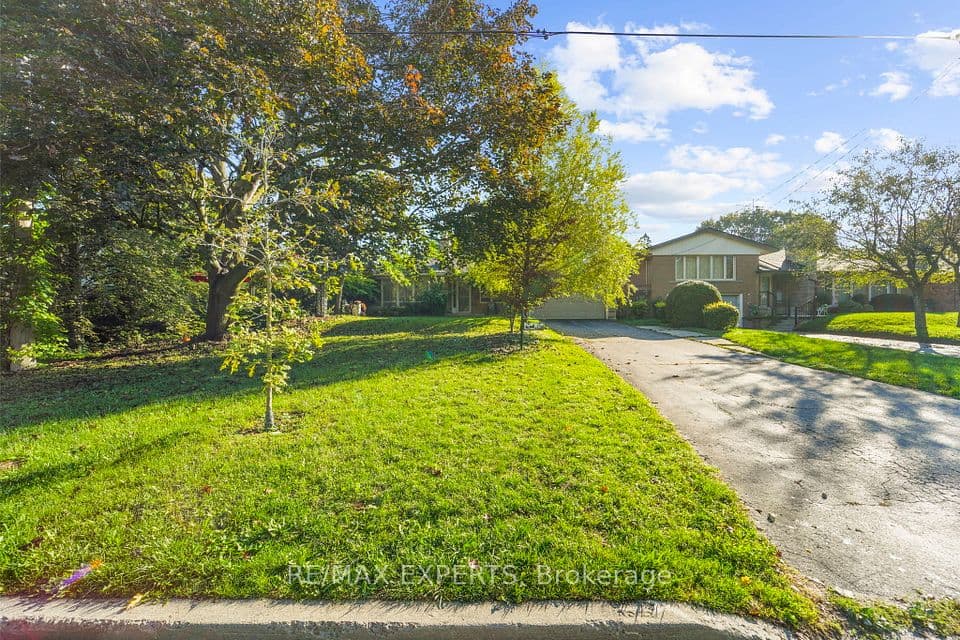 19 Duncombe Boulevard, Toronto, ON M1M 3A4 – photo 2