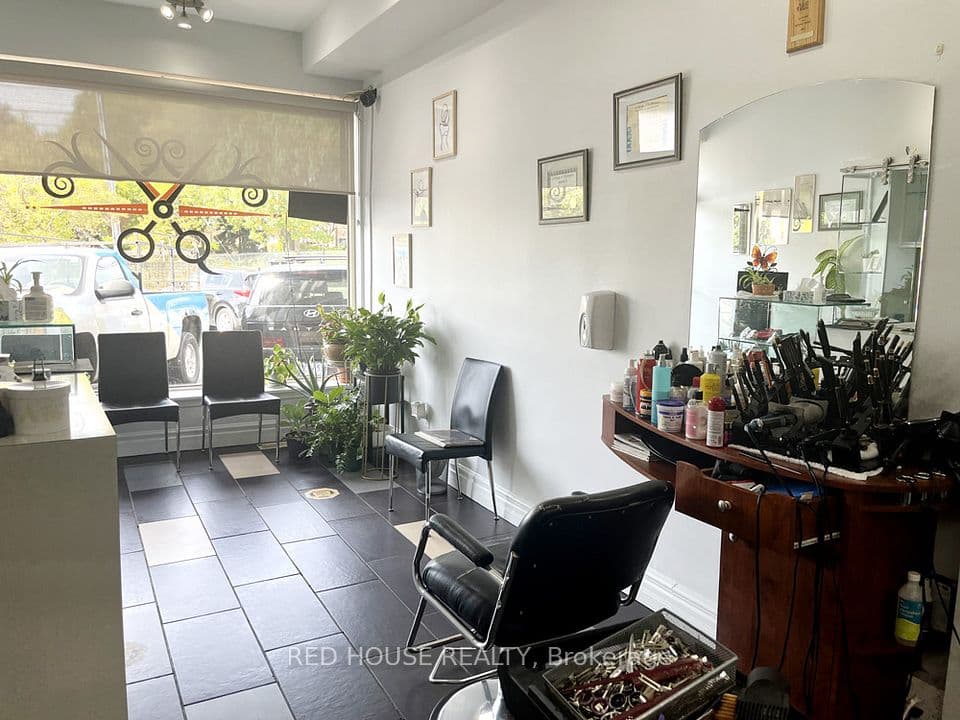 1533 O'Connor Drive, Toronto, ON M4B 2V7 – photo 3