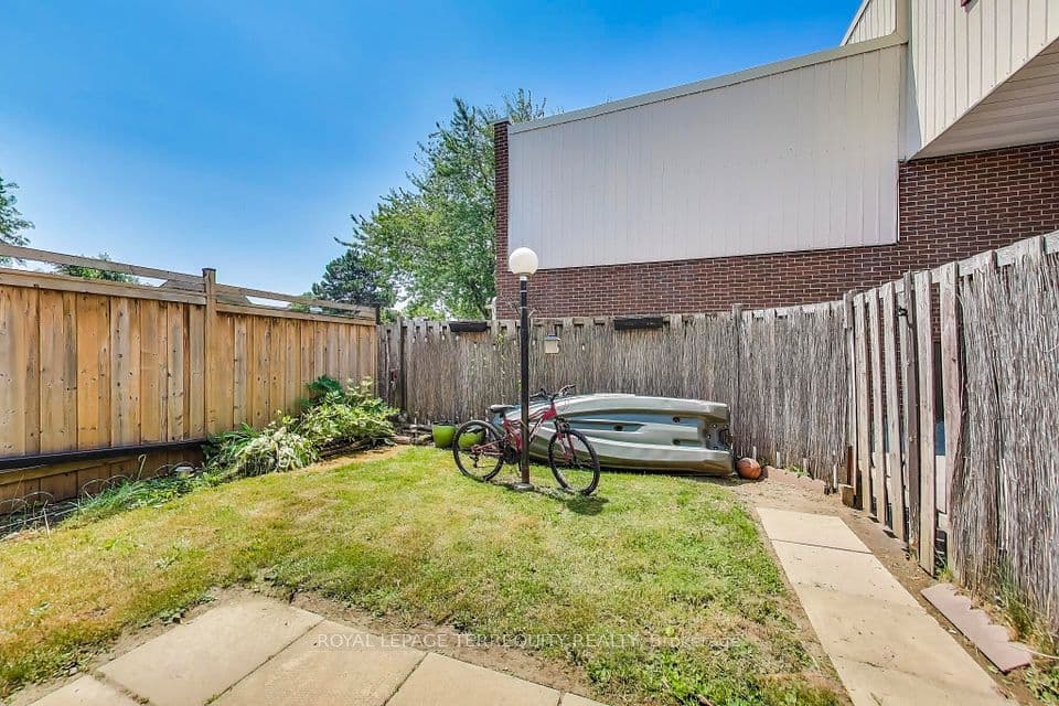 1100 Oxford Street 88, Oshawa, ON L1J 6G4 – main photo