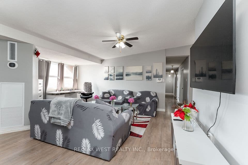 4062 Lawrence Avenue E 612, Toronto, ON M1E 4V5 – photo 3