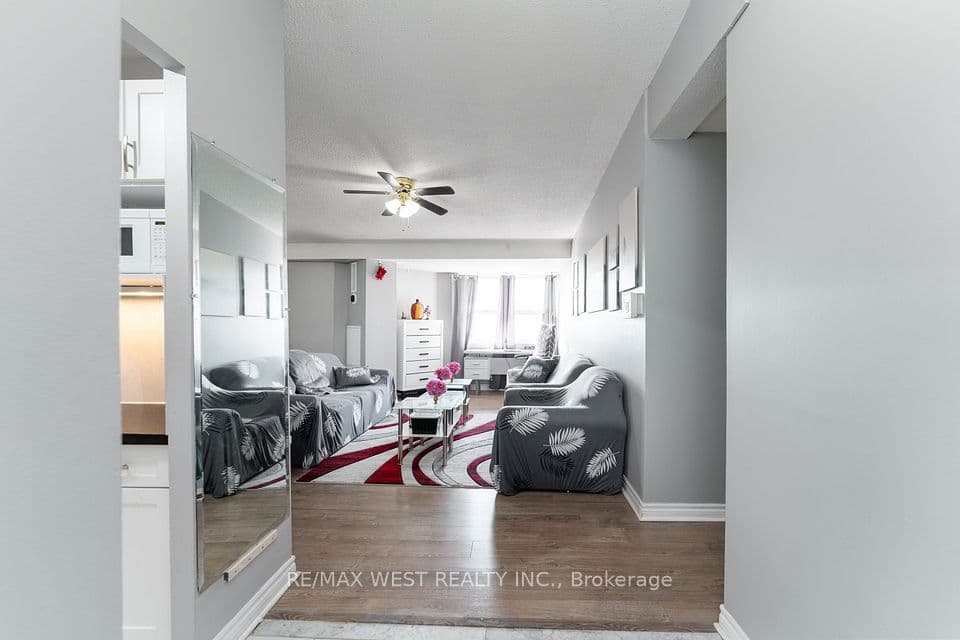 4062 Lawrence Avenue E 612, Toronto, ON M1E 4V5 – photo 2