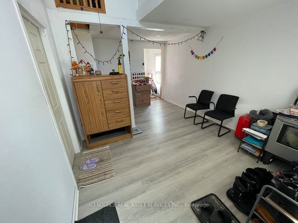 547 Montrave Avenue, Oshawa, ON L1J 4S8 – photo 2