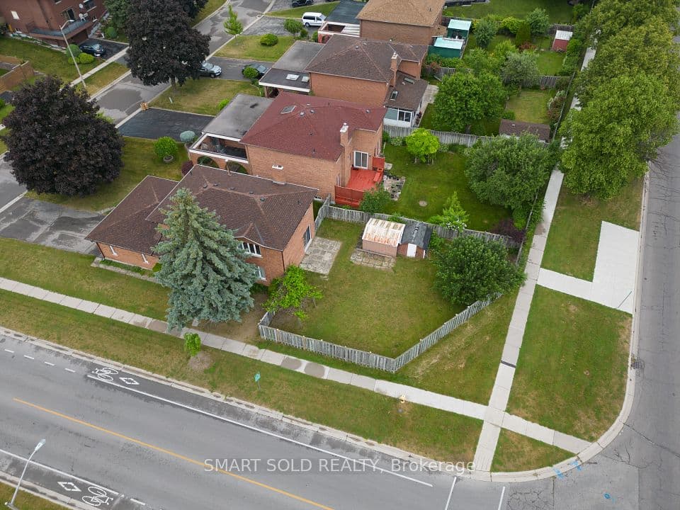 217 Waverly Street N, Oshawa, ON L1J 7C7 – photo 2