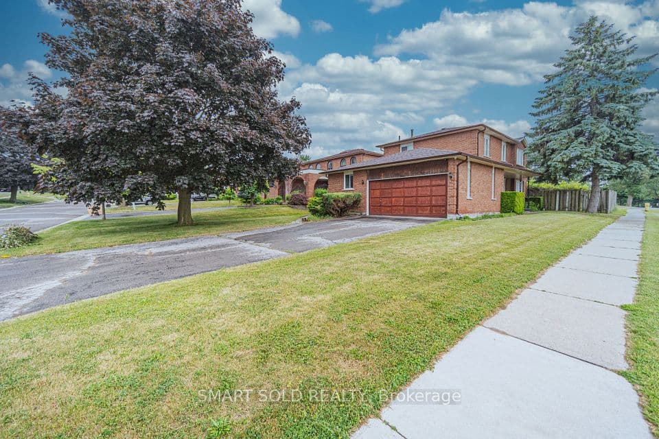 217 Waverly Street N, Oshawa, ON L1J 7C7 – main photo