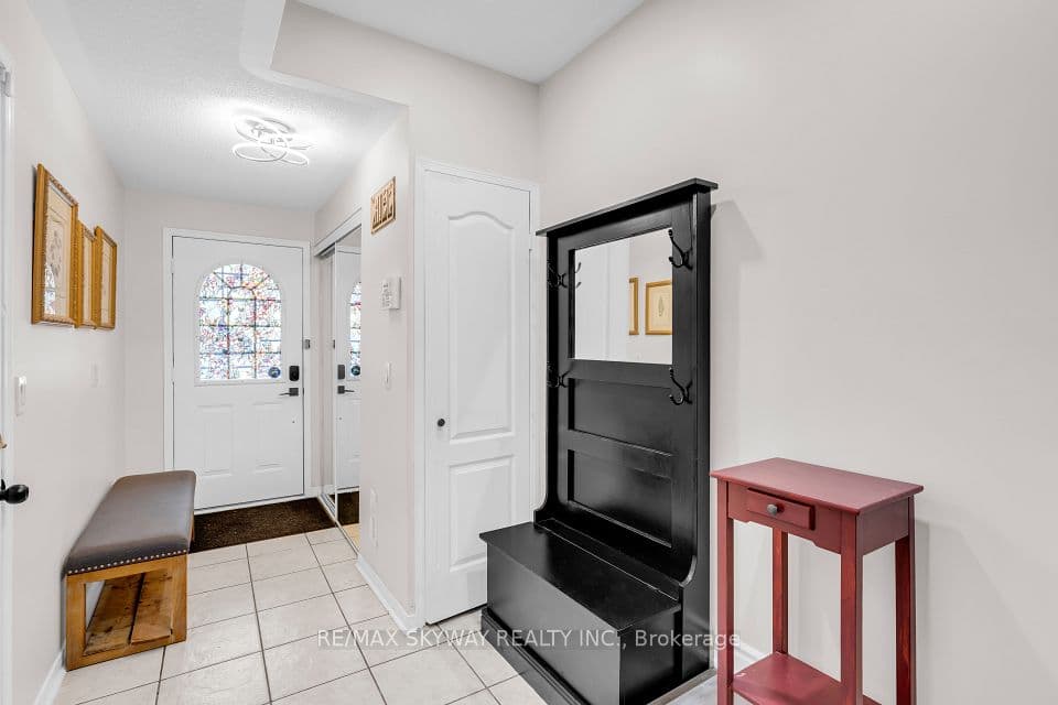 96 Jenkinson Way, Toronto, ON M1P 5H4 – photo 2
