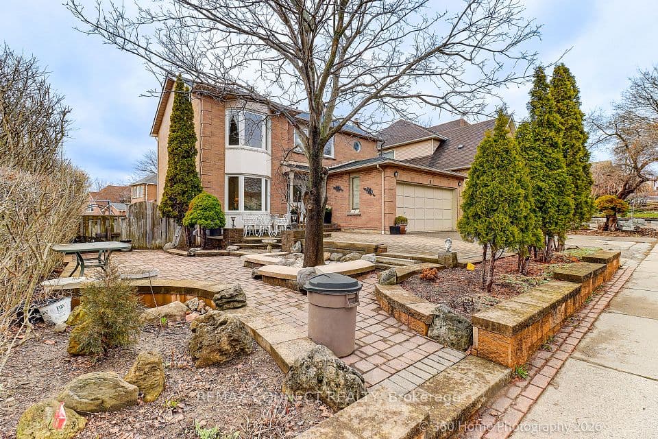 4 Mayflower Street S, Whitby, ON L1N 8B1 – photo 2