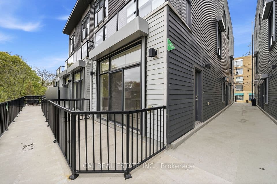 1321 Gerrard Street E 10, Toronto, ON M4L 1Y8 – photo 3