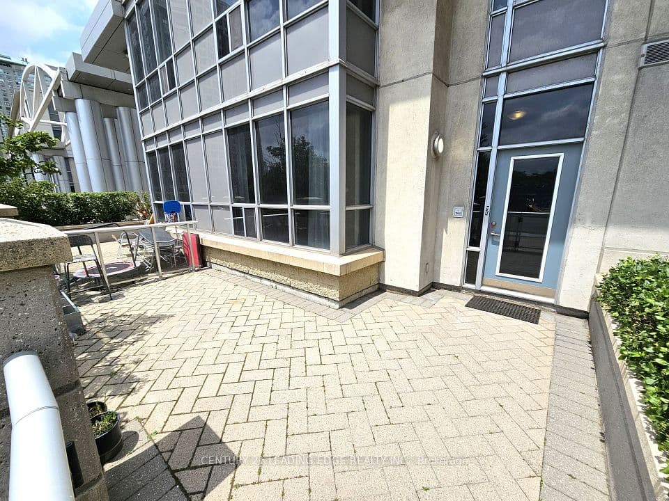 38 Lee Centre Drive TH120, Toronto, ON M1H 3J7 – photo 2